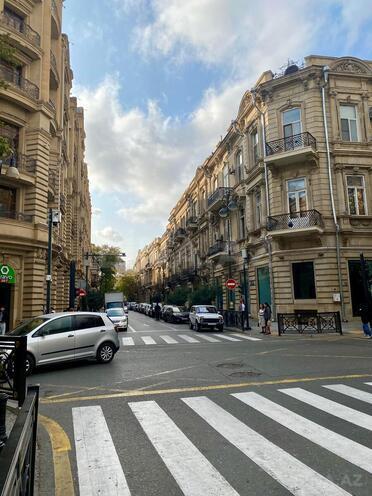 Satılır 7 otaqlı köhnə tikili 245 m², Sahil m., photo 18 from 20