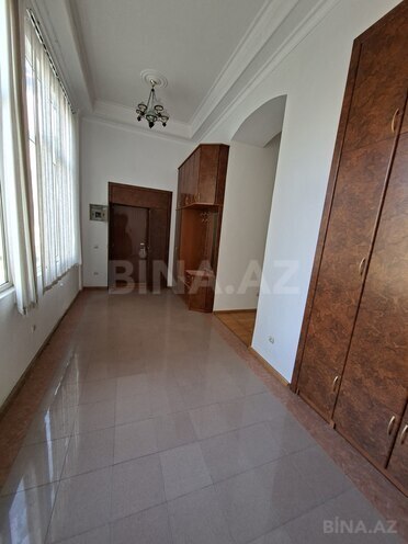 Satılır 11 otaqlı köhnə tikili 700 m², Sahil m., photo 18 from 27
