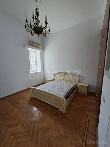 Satılır 11 otaqlı köhnə tikili 700 m², Sahil m., photo 26 from 27