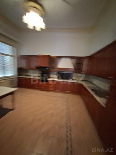 Satılır 11 otaqlı köhnə tikili 700 m², Sahil m., photo 17 from 27