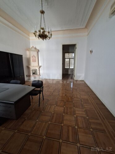 Satılır 11 otaqlı köhnə tikili 700 m², Sahil m., photo 20 from 27