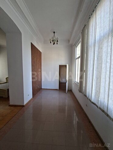 Satılır 11 otaqlı köhnə tikili 700 m², Sahil m., photo 21 from 27