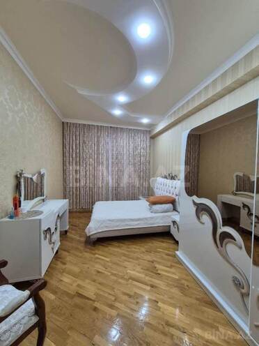 Продаётся 4-комн. вторичка 150 м², м. Низами, photo 4 from 19
