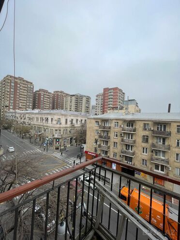 Satılır 2 otaqlı köhnə tikili 72 m², 28 May m., photo 4 from 9