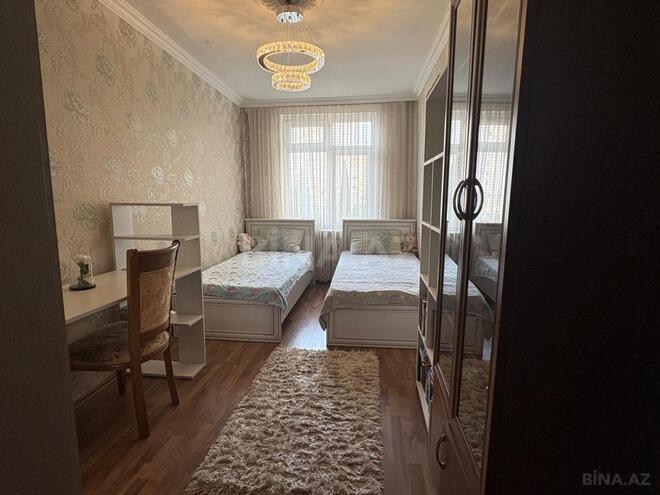 Satılır 3 otaqlı köhnə tikili 75 m², İnşaatçılar m., photo 1 from 9