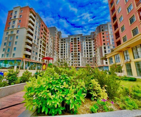 Продаётся 2-комн. новостройка 83 м², м. Кара Караев, photo 1 from 13