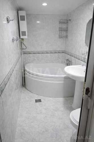 Satılır 7 otaqlı köhnə tikili 250 m², 28 May m., photo 4 from 16