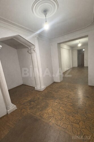 Satılır 7 otaqlı köhnə tikili 250 m², 28 May m., photo 15 from 16