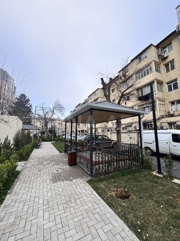 Satılır 2 otaqlı köhnə tikili 53 m², Qara Qarayev m., photo 3 from 17