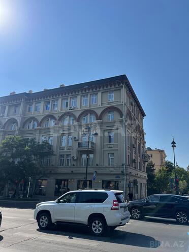 Продаётся 3-комн. вторичка 105 м², м. Низами, photo 4 from 13