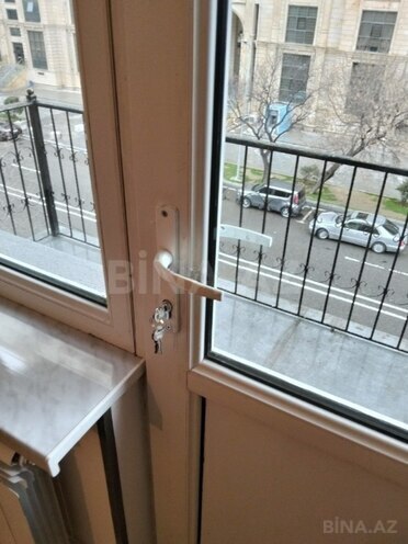 Продаётся 3-комн. вторичка 70 м², м. Элмляр Академиясы, photo 8 from 12