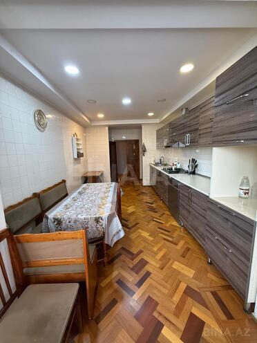 Satılır 4 otaqlı köhnə tikili 135 m², Azadlıq Prospekti m., photo 4 from 12