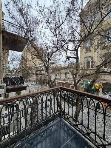 Satılır 3 otaqlı köhnə tikili 110 m², Sahil m., photo 13 from 21