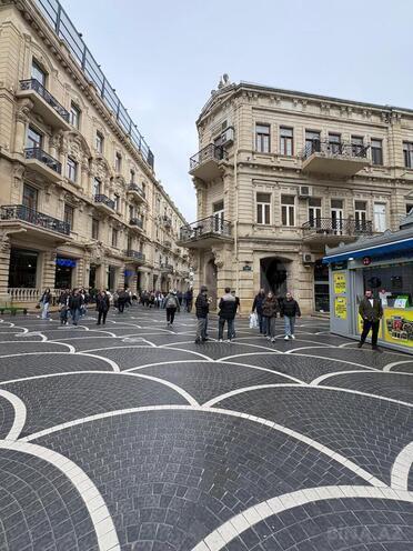 Satılır 3 otaqlı köhnə tikili 110 m², Sahil m., photo 18 from 21