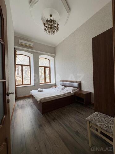 Satılır 3 otaqlı köhnə tikili 110 m², Sahil m., photo 10 from 21