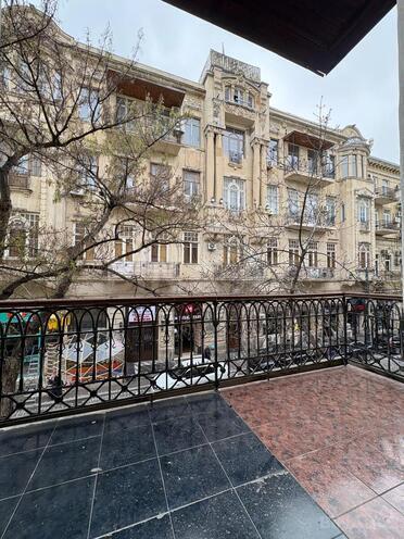 Satılır 3 otaqlı köhnə tikili 110 m², Sahil m., photo 8 from 21