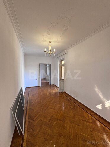 Satılır 2 otaqlı köhnə tikili 55 m², Sahil m., photo 9 from 17