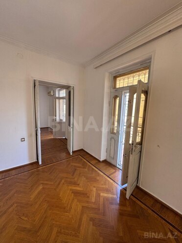 Satılır 2 otaqlı köhnə tikili 55 m², Sahil m., photo 6 from 17