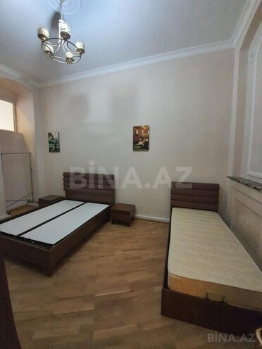 İcarəyə verilir 4 otaqlı köhnə tikili 205 m², Sahil m., photo 7 from 10
