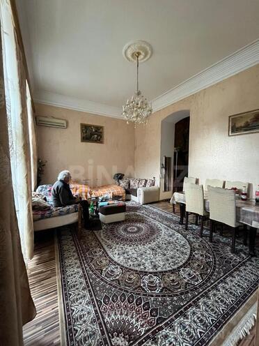 Satılır 2 otaqlı köhnə tikili 65 m², Nizami m., photo 1 from 10