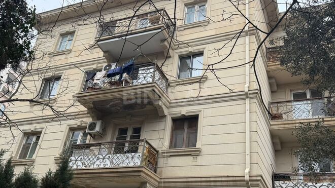 Satılır 2 otaqlı köhnə tikili 60 m², Bayıl q., photo 1 from 12