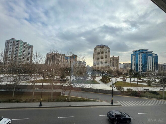 Satılır 3 otaqlı köhnə tikili 115 m², Sahil m., photo 1 from 22