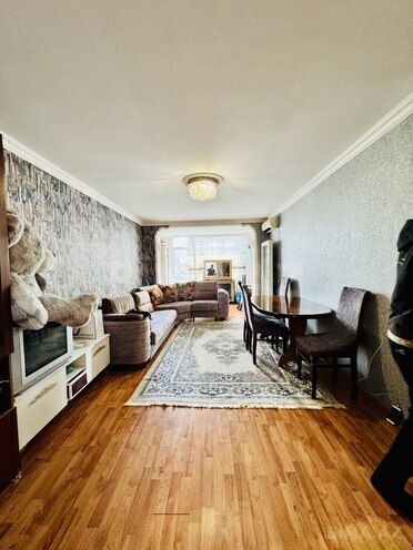 Satılır 2 otaqlı köhnə tikili 60 m², Qara Qarayev m., photo 1 from 10