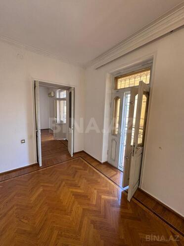 Satılır 2 otaqlı köhnə tikili 55 m², Sahil m., photo 10 from 19