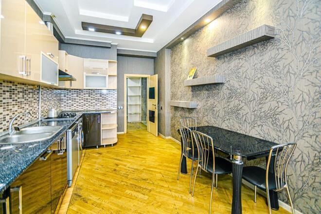 Сдаётся 2-комн. новостройка 90 м², м. Низами, photo 10 from 23