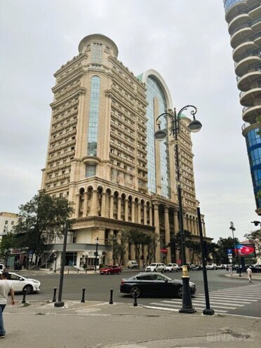Продаётся 2-комн. новостройка 110 м², м. Элмляр Академиясы, photo 1 from 13