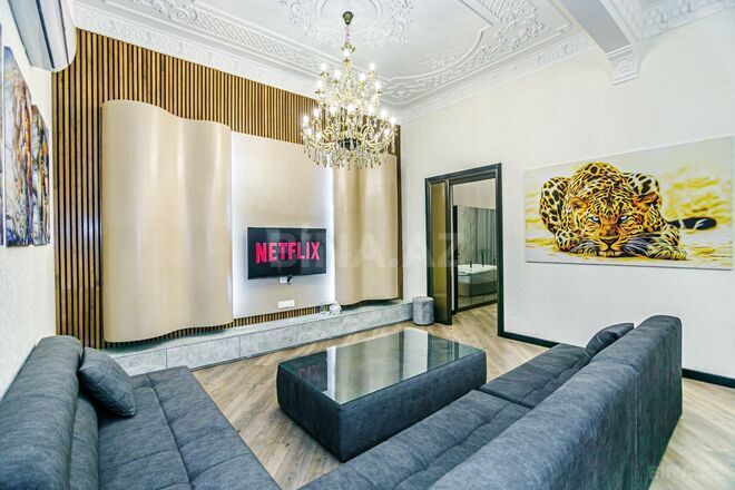 İcarəyə verilir 7 otaqlı köhnə tikili 250 m², 28 May m., photo 3 from 31