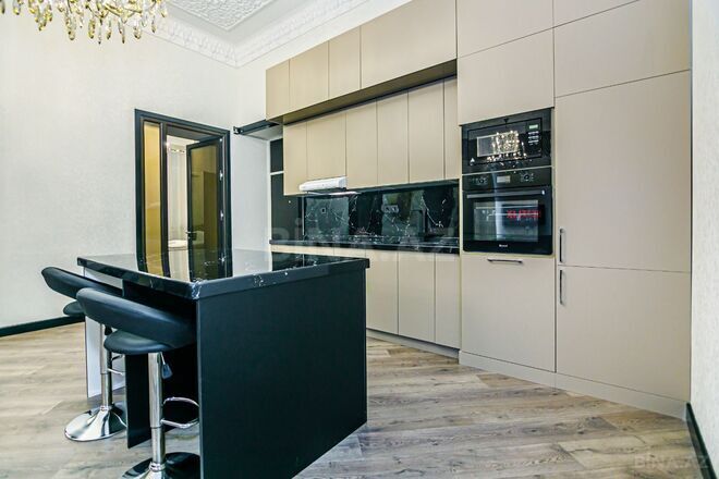 İcarəyə verilir 7 otaqlı köhnə tikili 250 m², 28 May m., photo 28 from 31