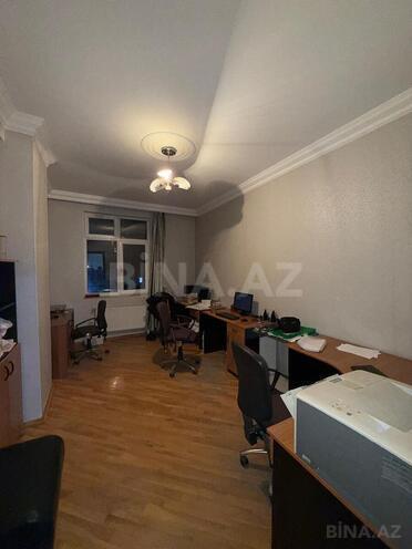 Продаётся 3-комн. офис 137 м², м. Иншаатчылар, photo 1 from 12