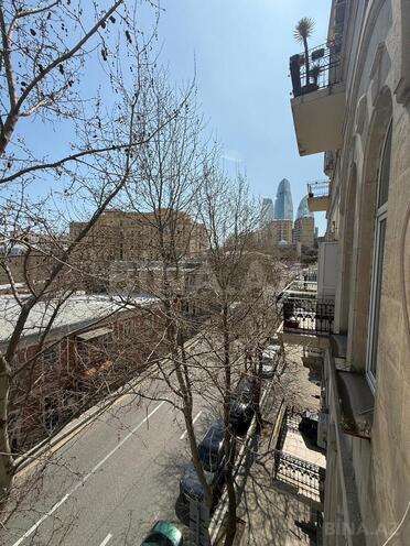 Satılır 4 otaqlı köhnə tikili 180 m², Səbail r., photo 19 from 20