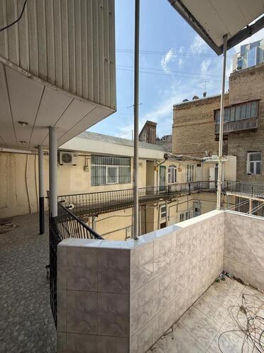 Satılır 4 otaqlı köhnə tikili 180 m², Səbail r., photo 17 from 20