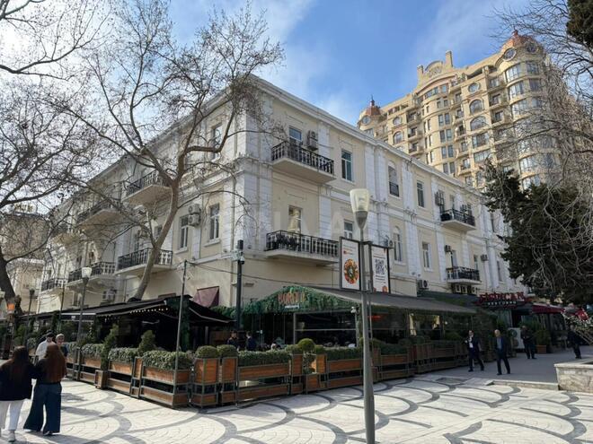 Satılır 4 otaqlı köhnə tikili 170 m², Sahil m., photo 18 from 19