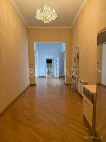 Satılır 4 otaqlı köhnə tikili 170 m², Sahil m., photo 11 from 19