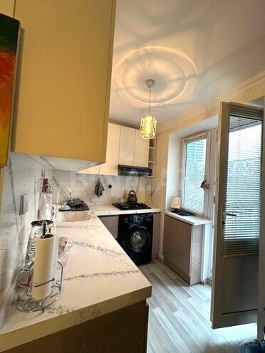 Satılır 2 otaqlı köhnə tikili 55 m², Yasamal r., photo 8 from 16