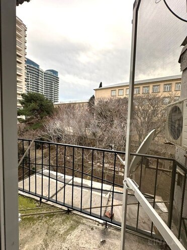 Satılır 2 otaqlı köhnə tikili 55 m², Yasamal r., photo 15 from 16