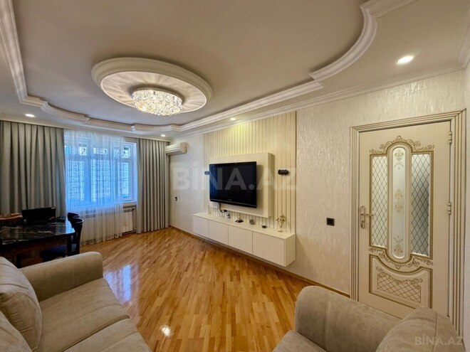 Продаётся 2-комн. вторичка 65 м², м. Халглар Достлугу, photo 1 from 13