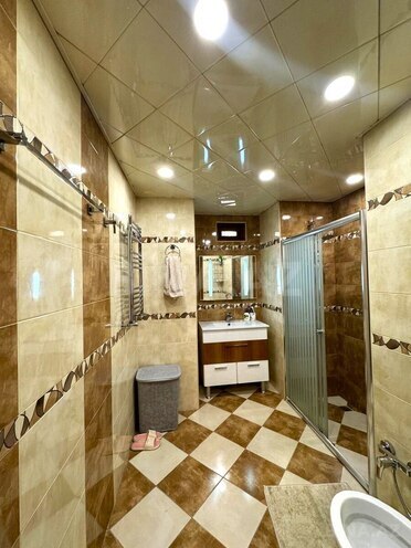 Сдаётся 3-комн. вторичка 120 м², м. Ичеришехер, photo 13 from 17