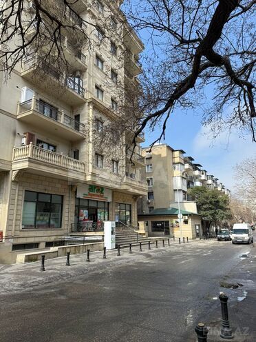 Продаётся 3-комн. вторичка 65 м², м. Иншаатчылар, photo 1 from 20