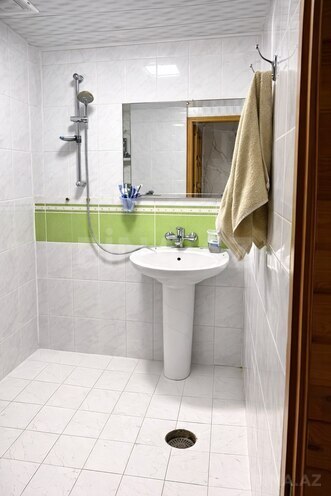 Satılır 4 otaqlı köhnə tikili 110 m², Xalqlar Dostluğu m., photo 10 from 16