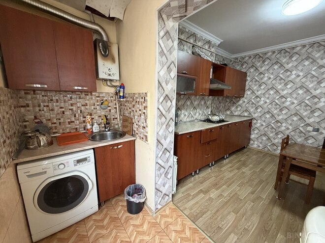 Satılır 2 otaqlı köhnə tikili 65 m², İnşaatçılar m., photo 8 from 13