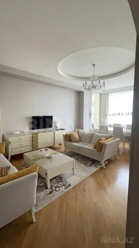 Продаётся 3-комн. новостройка 105 м², м. Кара Караев, photo 1 from 12