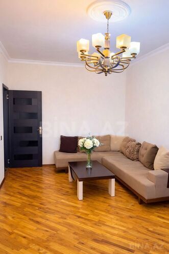 Продаётся 3-комн. вторичка 97 м², м. Нефтчиляр, photo 3 from 17