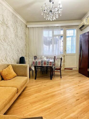Satılır 2 otaqlı köhnə tikili 55 m², Memar Əcəmi m., photo 1 from 13