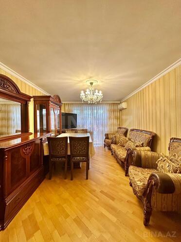 Продаётся 3-комн. вторичка 70 м², м. Иншаатчылар, photo 1 from 22