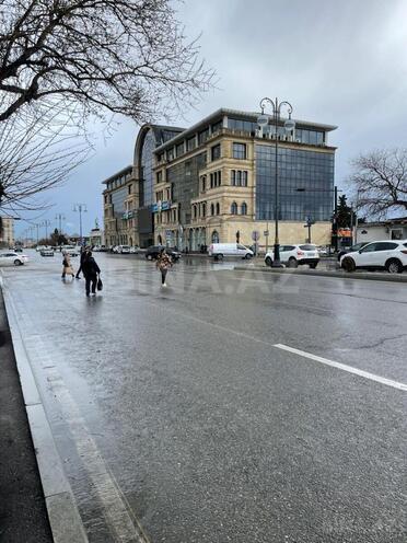 Satılır 3 otaqlı köhnə tikili 75 m², Elmlər Akademiyası m., photo 1 from 24