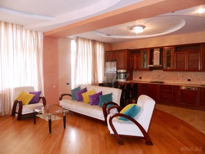 Продаётся 2-комн. новостройка 110 м², м. Гянджлик, photo 1 from 18